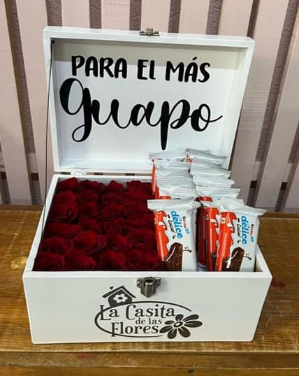 Baúl de Rosas y kinder delice