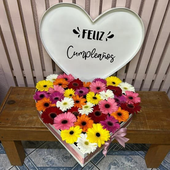 Corazón jumbo con tapa con gerberas
