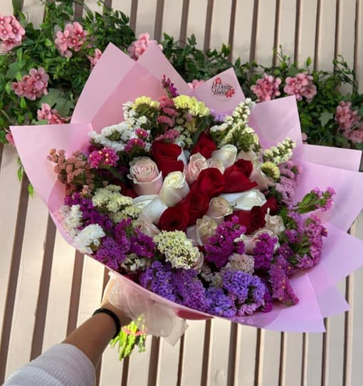 Ramo de 30 rosas con leticia